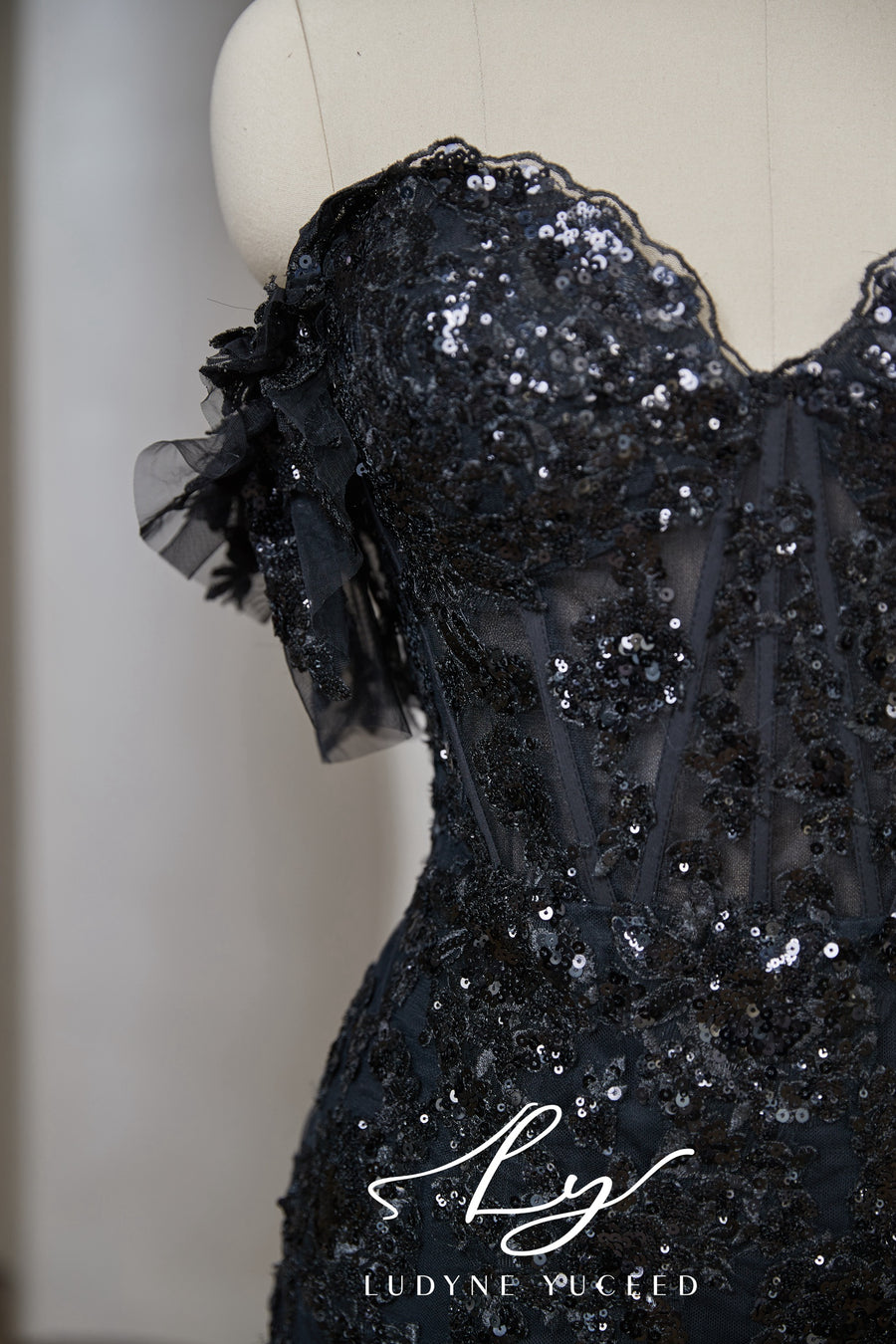 Vestido de novia de organza floral 3D sin tirantes con mangas desmontables