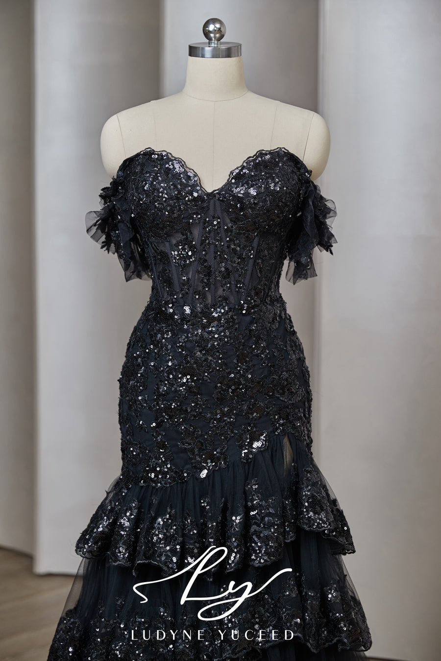 Vestido de novia de organza floral 3D sin tirantes con mangas desmontables