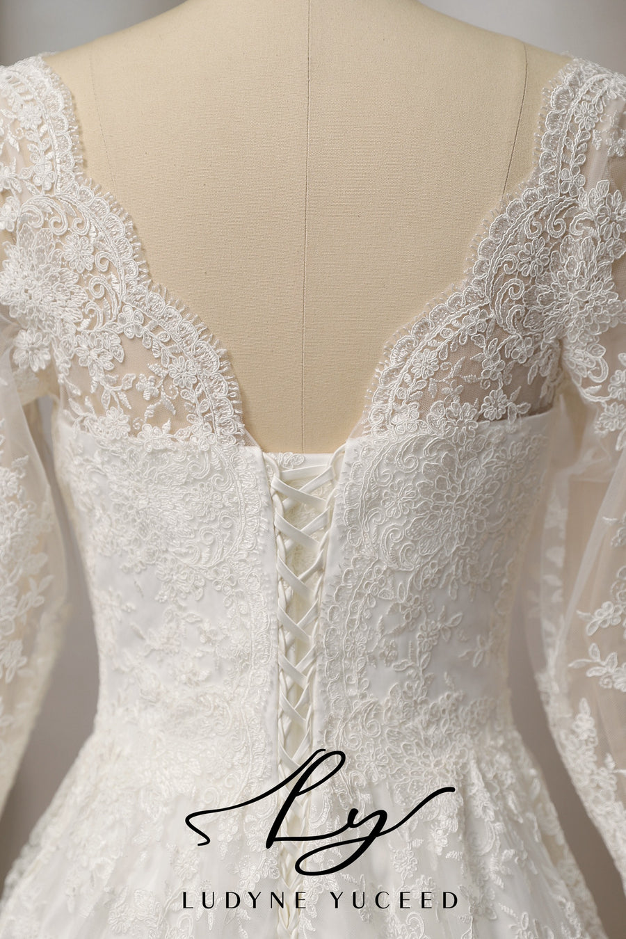 Vestido de novia de organza floral 3D sin tirantes con mangas desmontables