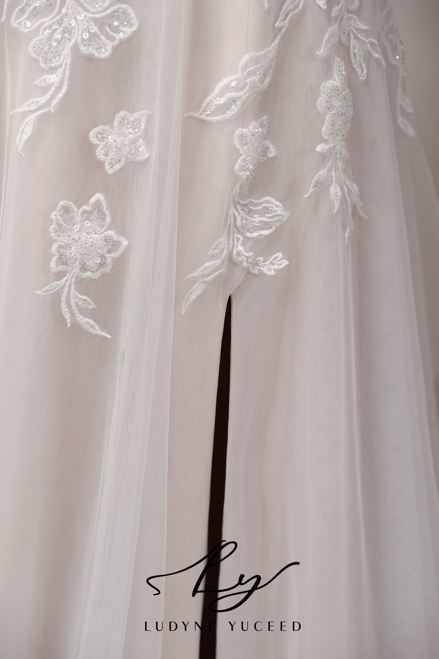 Vestido de novia de organza floral 3D sin tirantes con mangas desmontables
