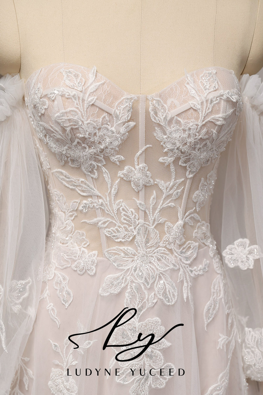 Vestido de novia de organza floral 3D sin tirantes con mangas desmontables