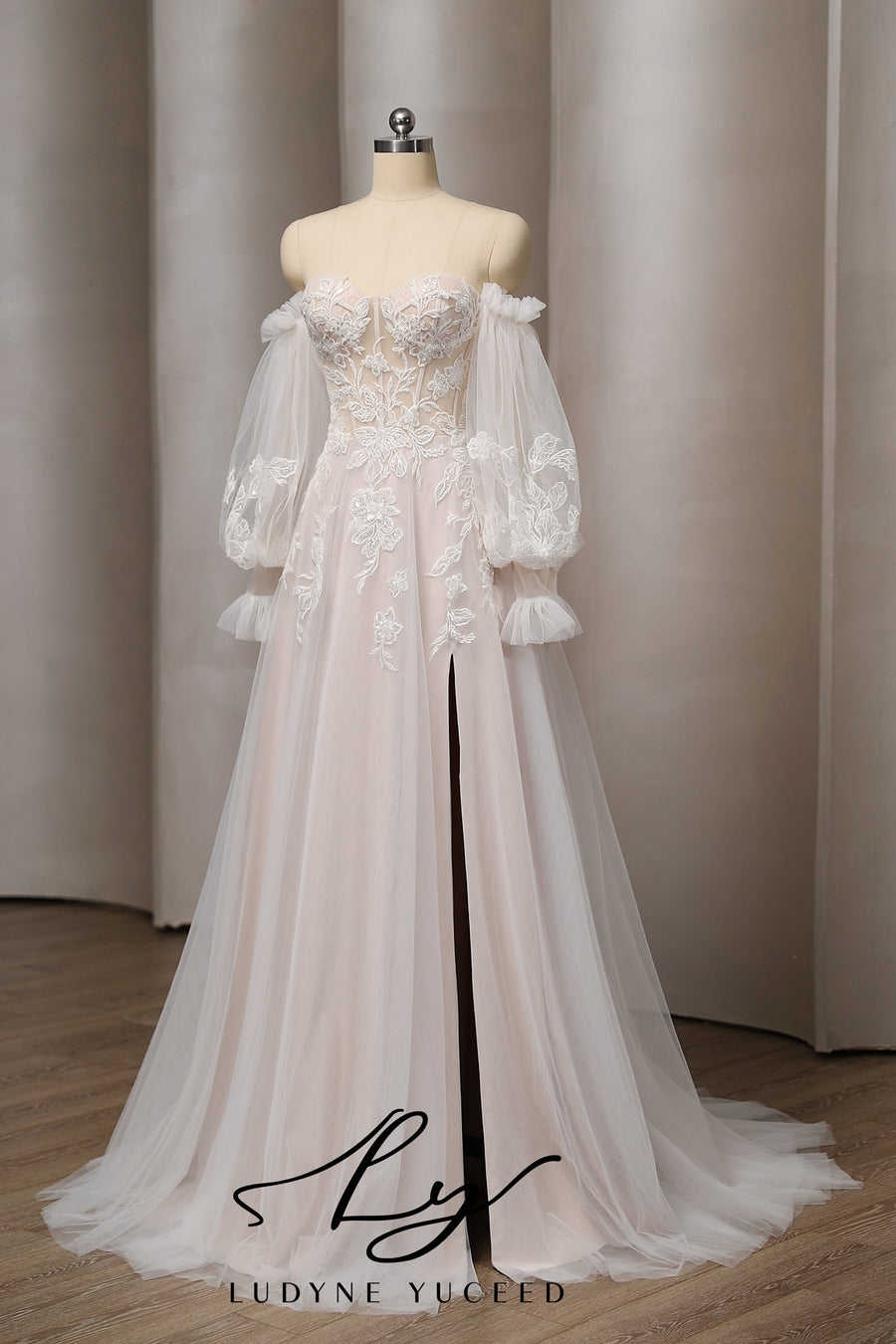 Vestido de novia de organza floral 3D sin tirantes con mangas desmontables