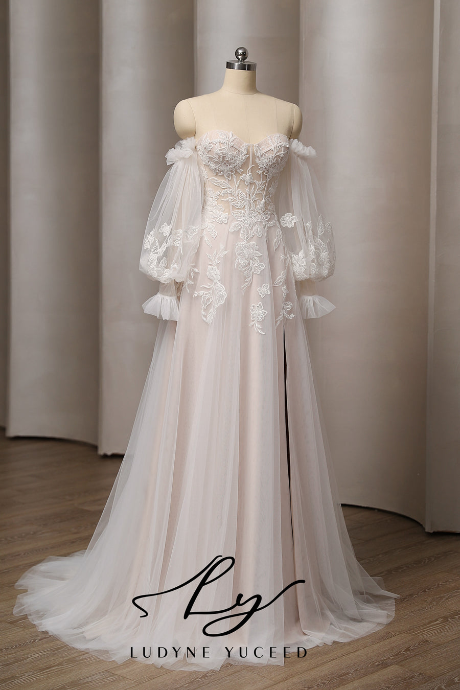 Vestido de novia de organza floral 3D sin tirantes con mangas desmontables