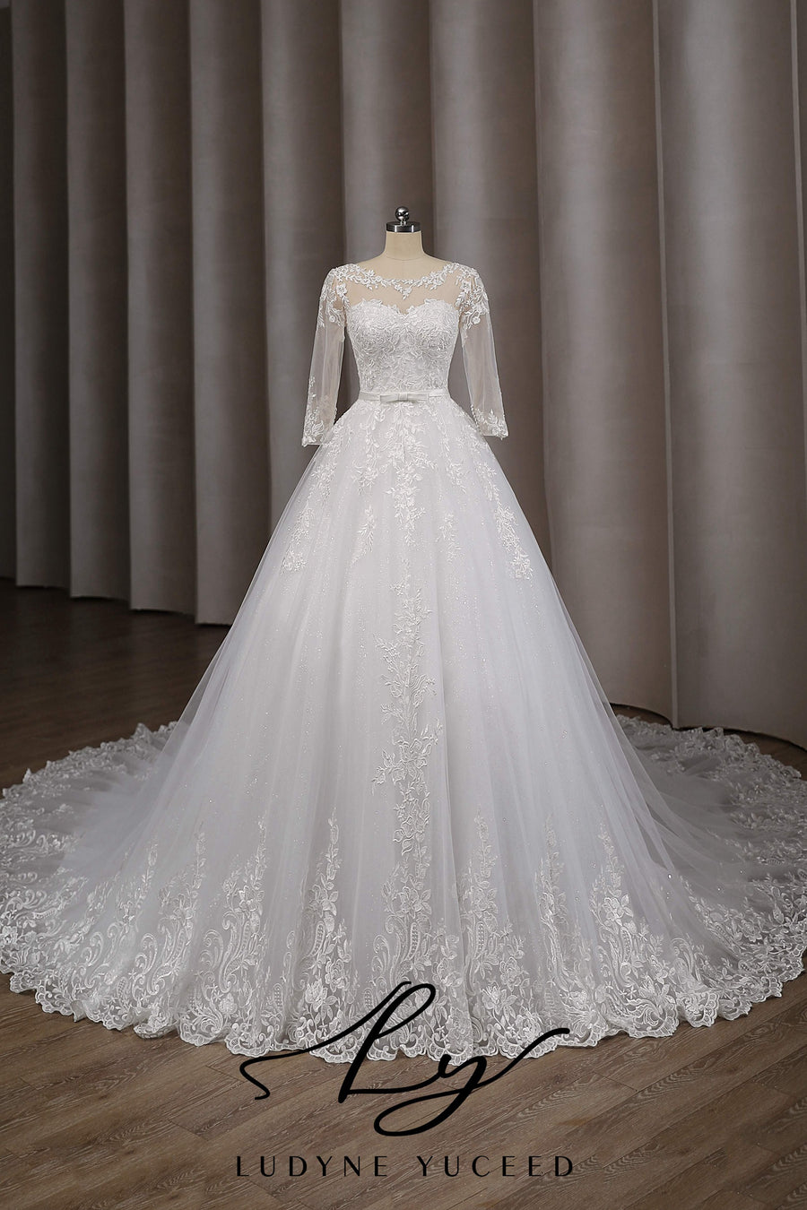 Vestido de novia de organza floral 3D sin tirantes con mangas desmontables