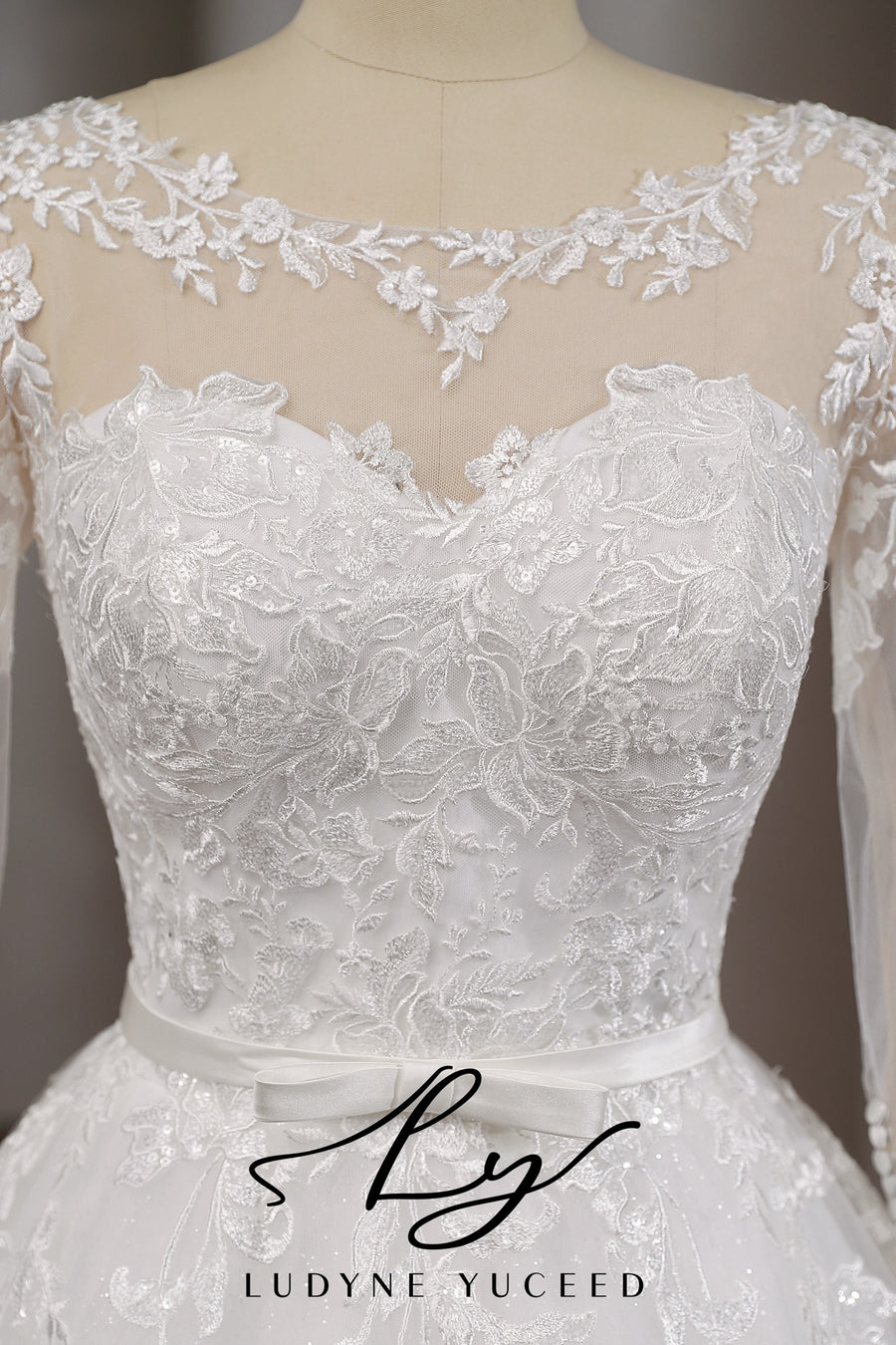 Vestido de novia de organza floral 3D sin tirantes con mangas desmontables