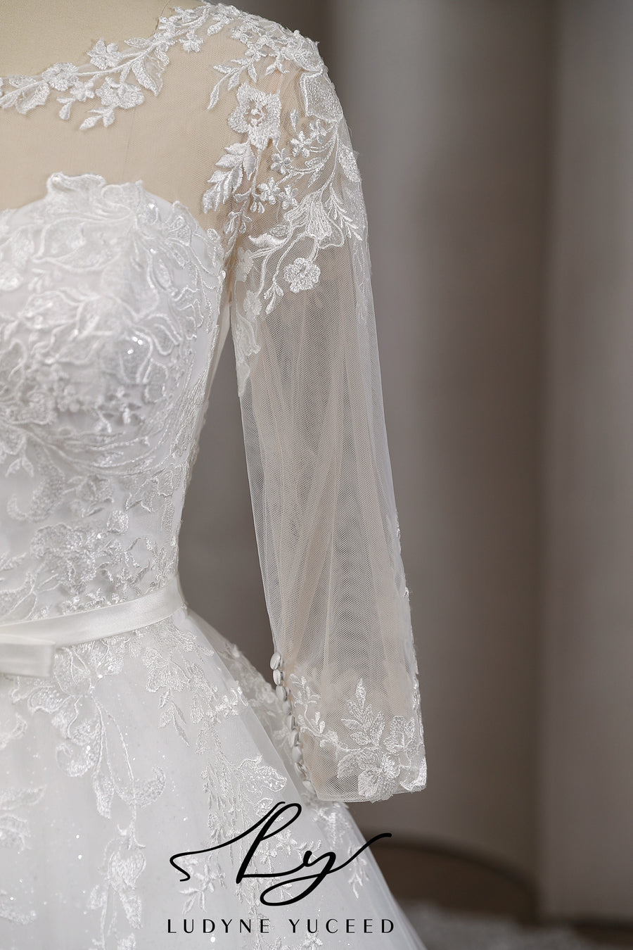 Vestido de novia de organza floral 3D sin tirantes con mangas desmontables