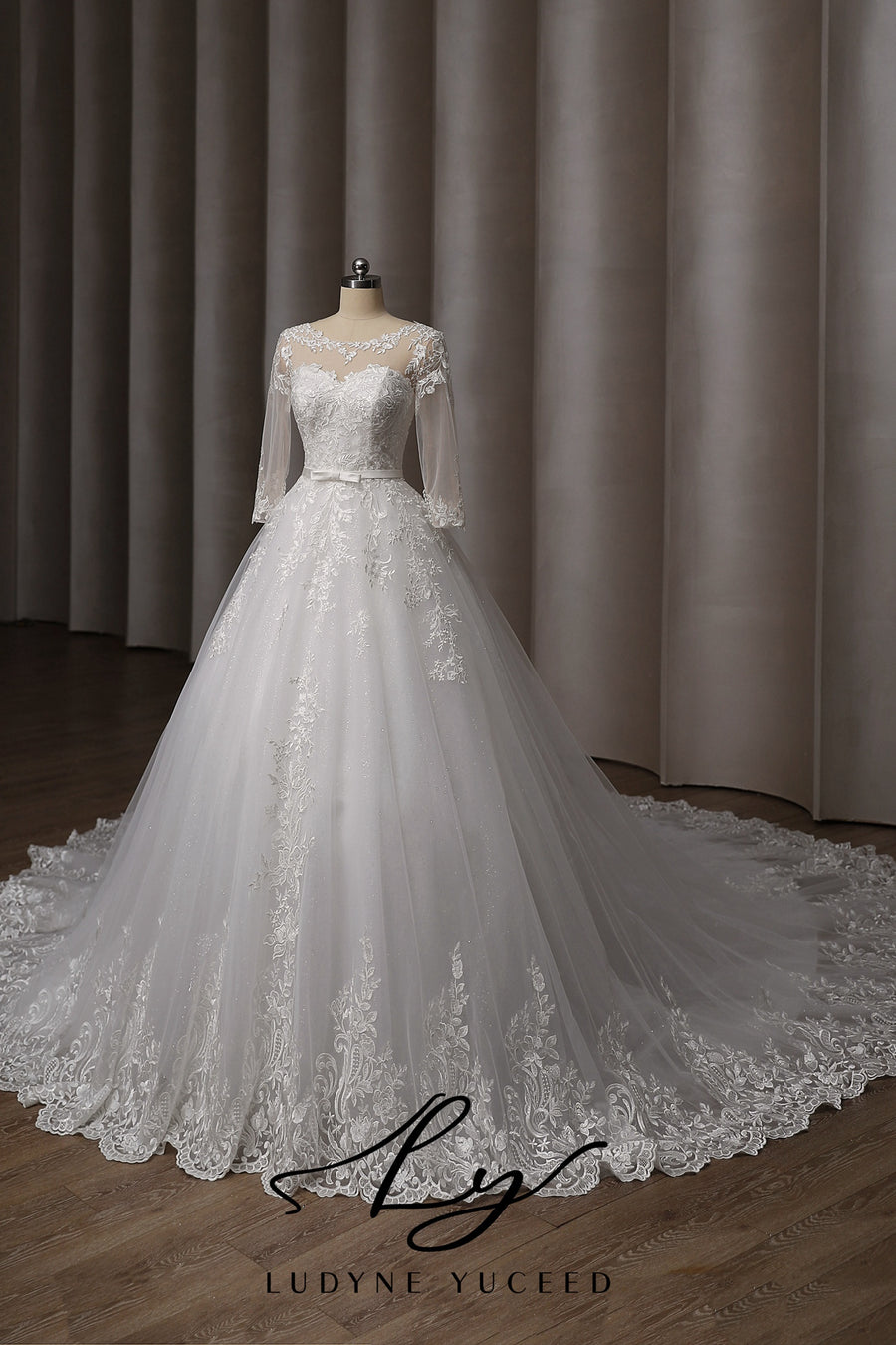 Vestido de novia de organza floral 3D sin tirantes con mangas desmontables