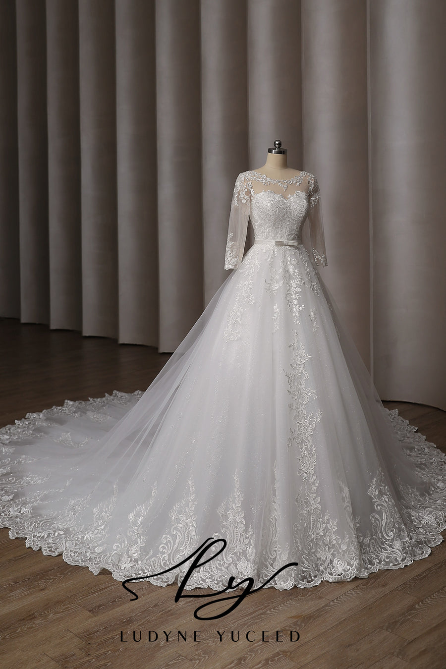 Vestido de novia de organza floral 3D sin tirantes con mangas desmontables