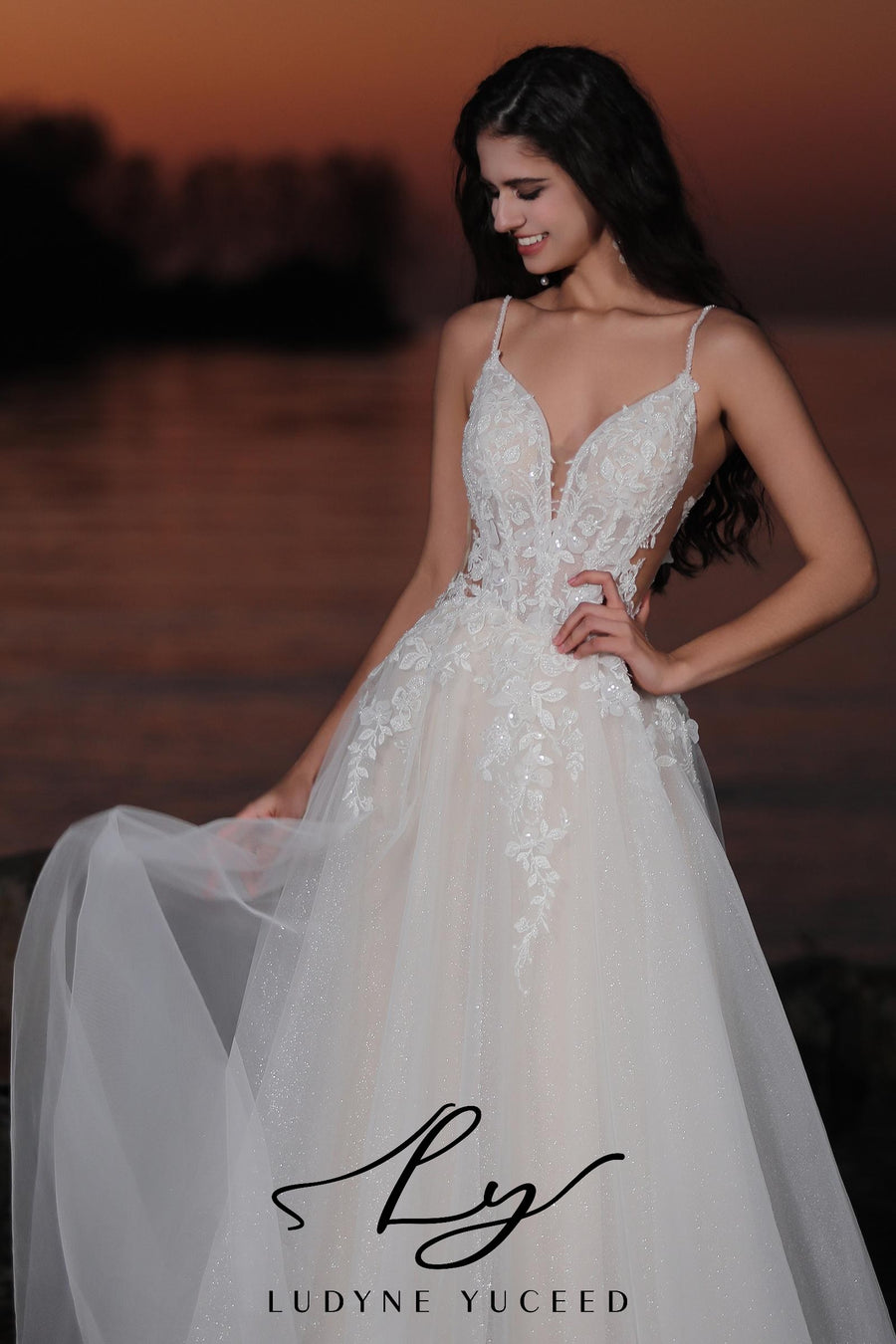 Vestido de novia de organza floral 3D sin tirantes con mangas desmontables