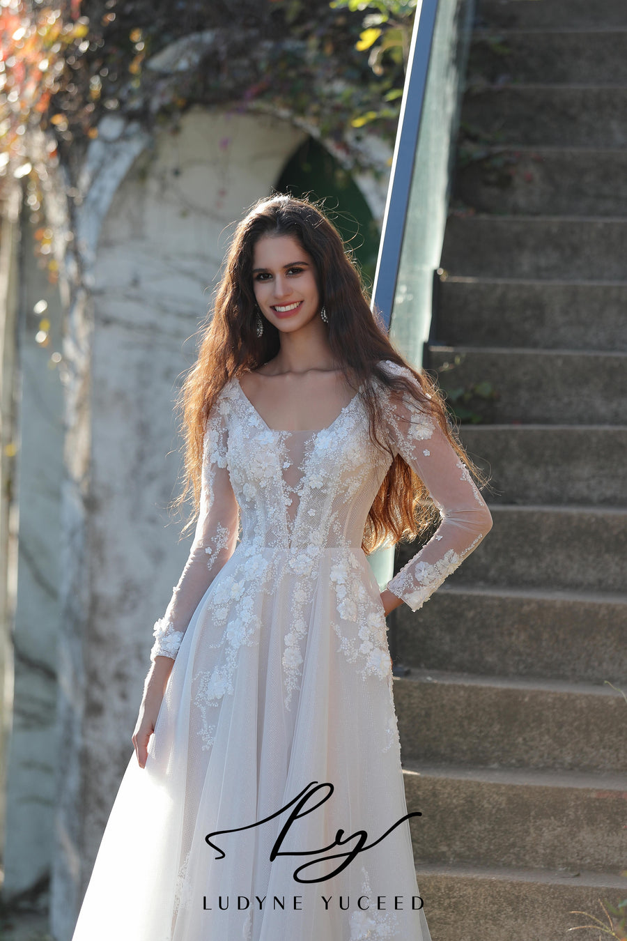 Vestido de novia de organza floral 3D sin tirantes con mangas desmontables