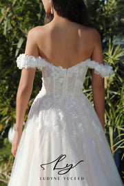 Vestido de novia de organza floral 3D sin tirantes con mangas desmontables
