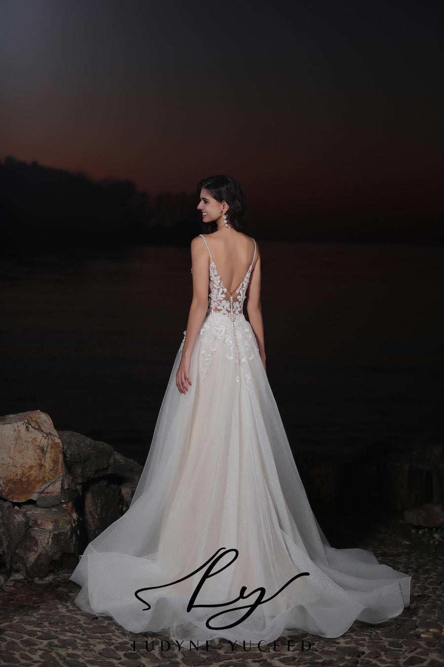 Vestido de novia de organza floral 3D sin tirantes con mangas desmontables