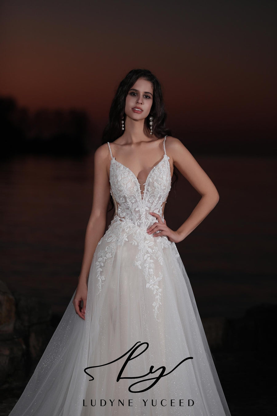 Vestido de novia de organza floral 3D sin tirantes con mangas desmontables