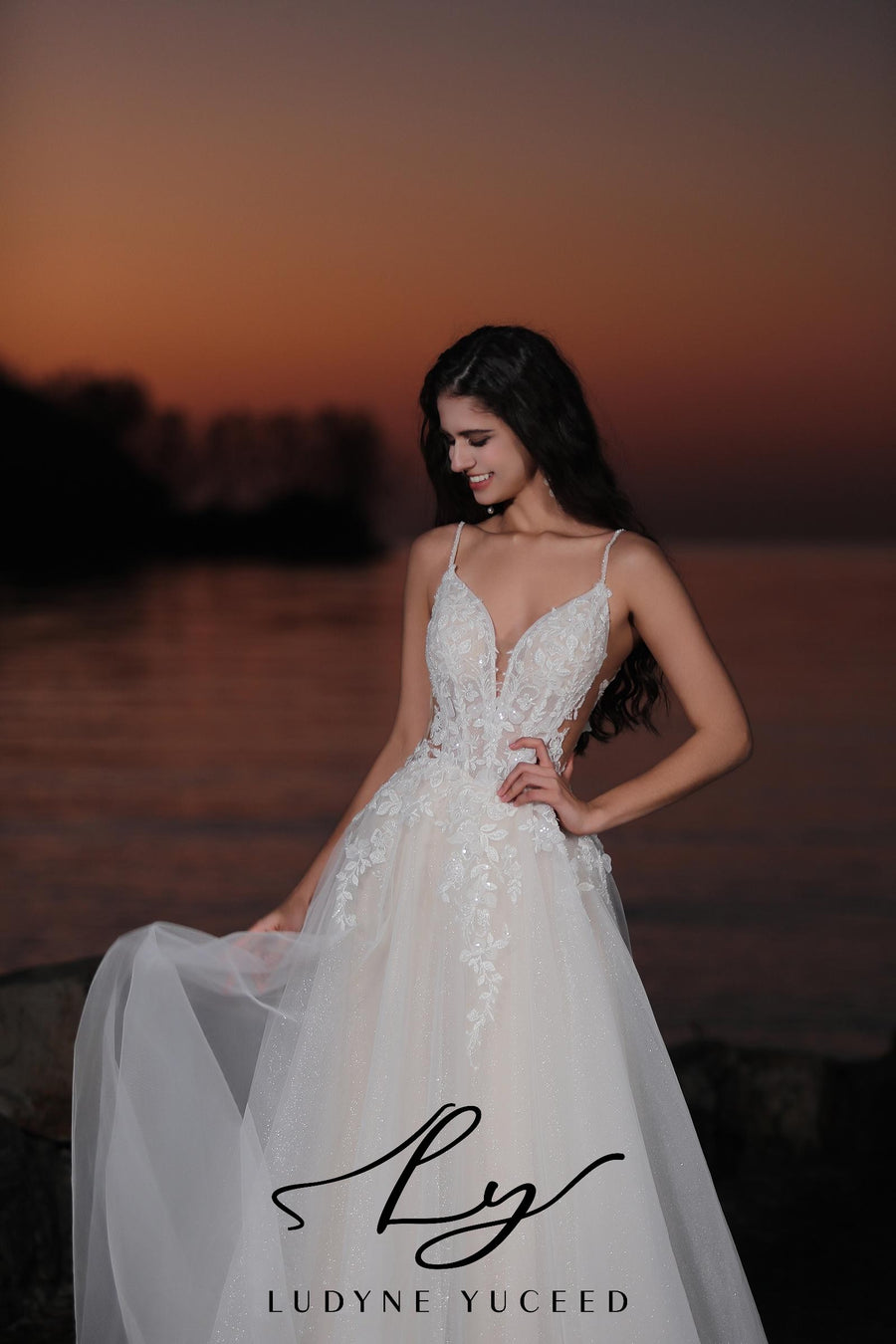 Vestido de novia de organza floral 3D sin tirantes con mangas desmontables