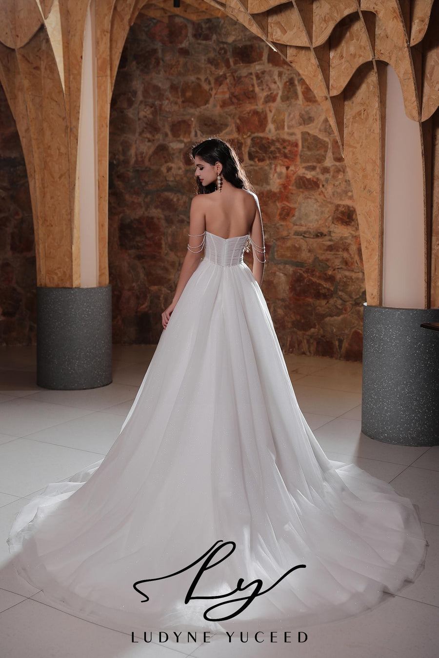Vestido de novia de organza floral 3D sin tirantes con mangas desmontables