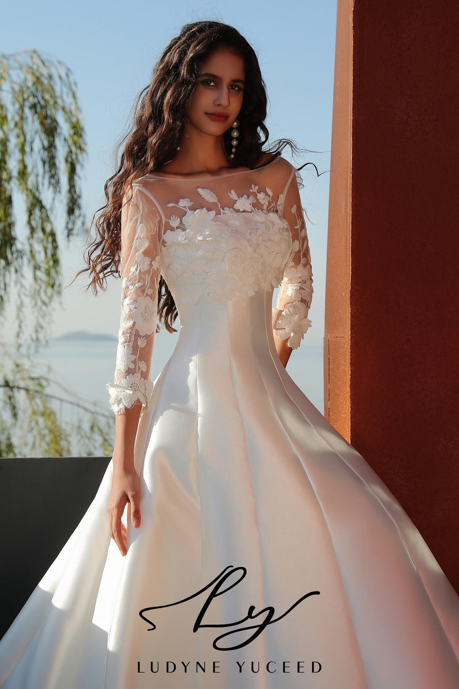 Vestido de novia de organza floral 3D sin tirantes con mangas desmontables