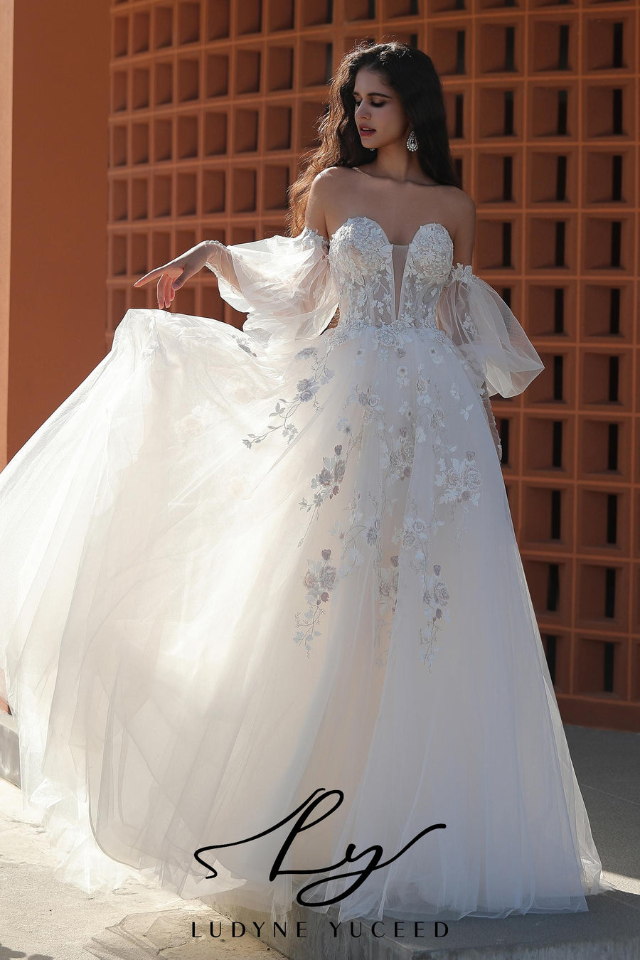 Vestido de novia de organza floral 3D sin tirantes con mangas desmontables