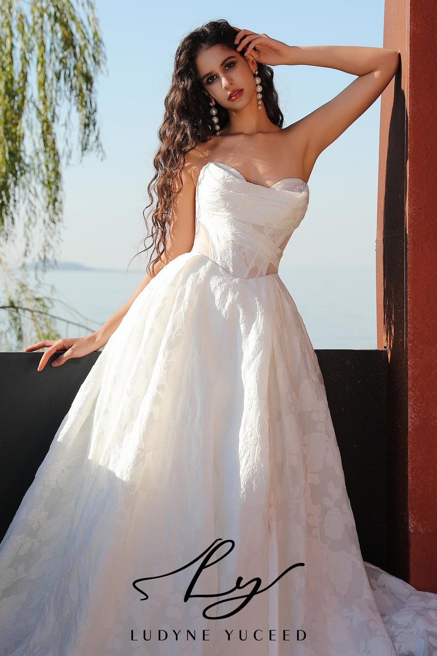 Vestido de novia de organza floral 3D sin tirantes con mangas desmontables