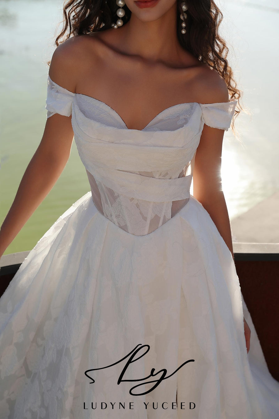 Vestido de novia de organza floral 3D sin tirantes con mangas desmontables
