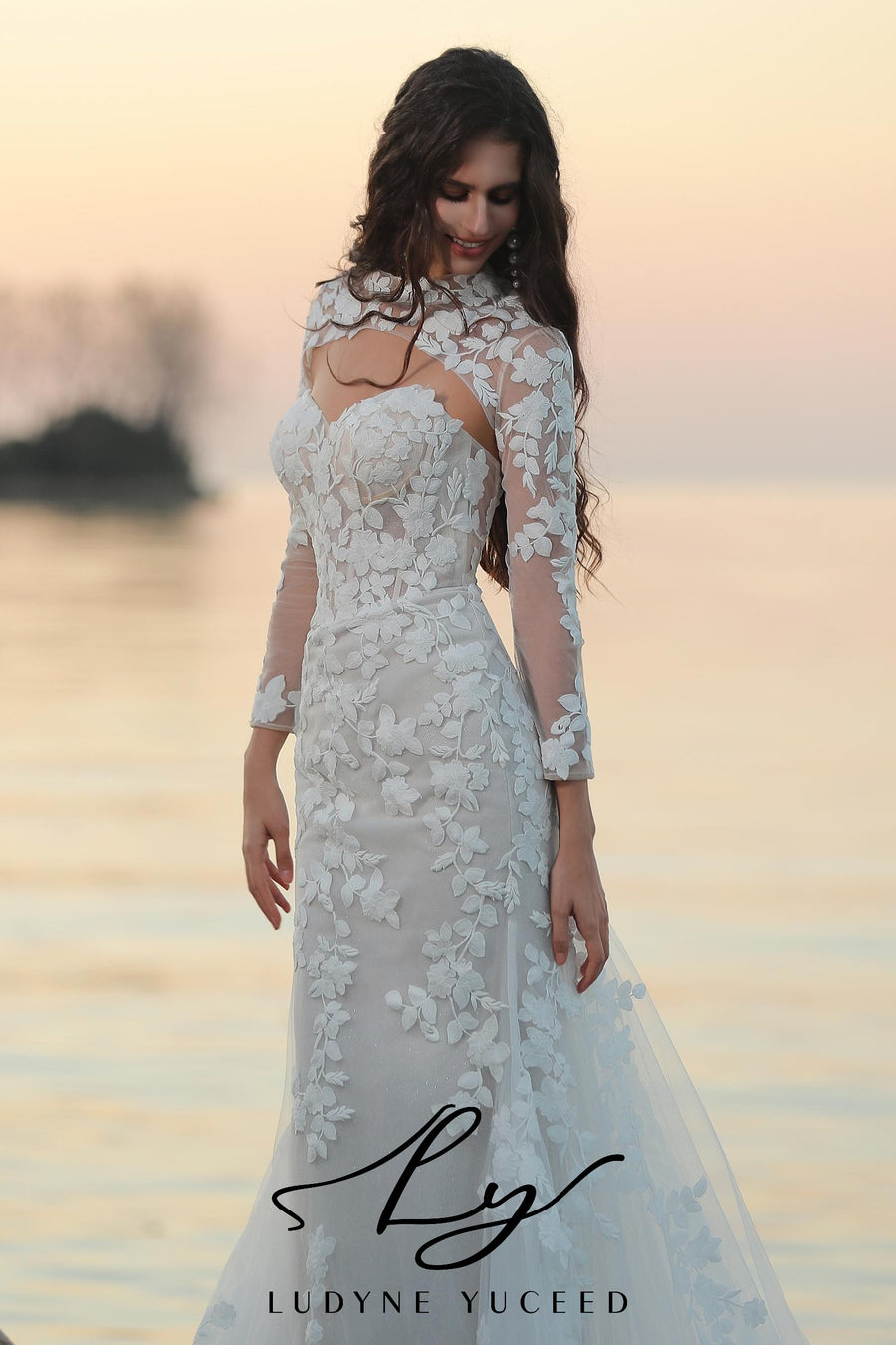 Vestido de novia de organza floral 3D sin tirantes con mangas desmontables