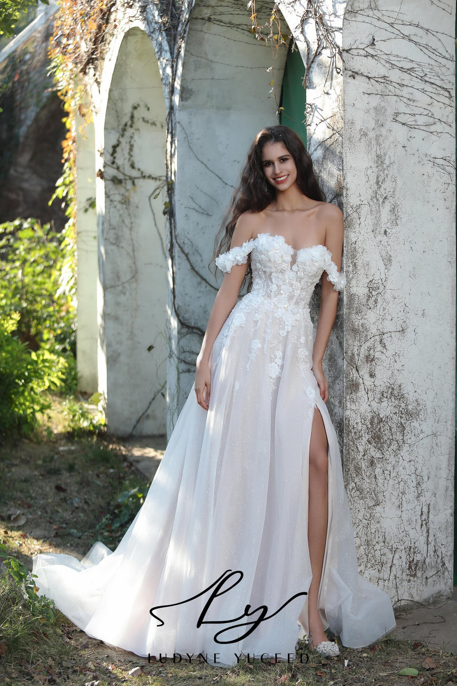 Vestido de novia de organza floral 3D sin tirantes con mangas desmontables