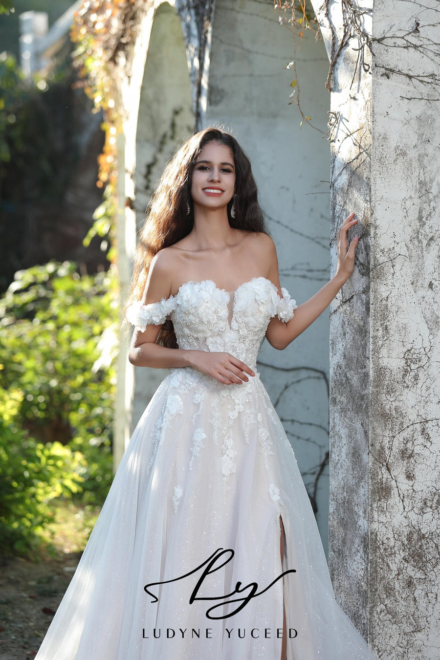 Vestido de novia de organza floral 3D sin tirantes con mangas desmontables
