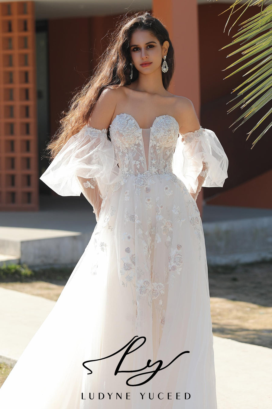 Vestido de novia de organza floral 3D sin tirantes con mangas desmontables