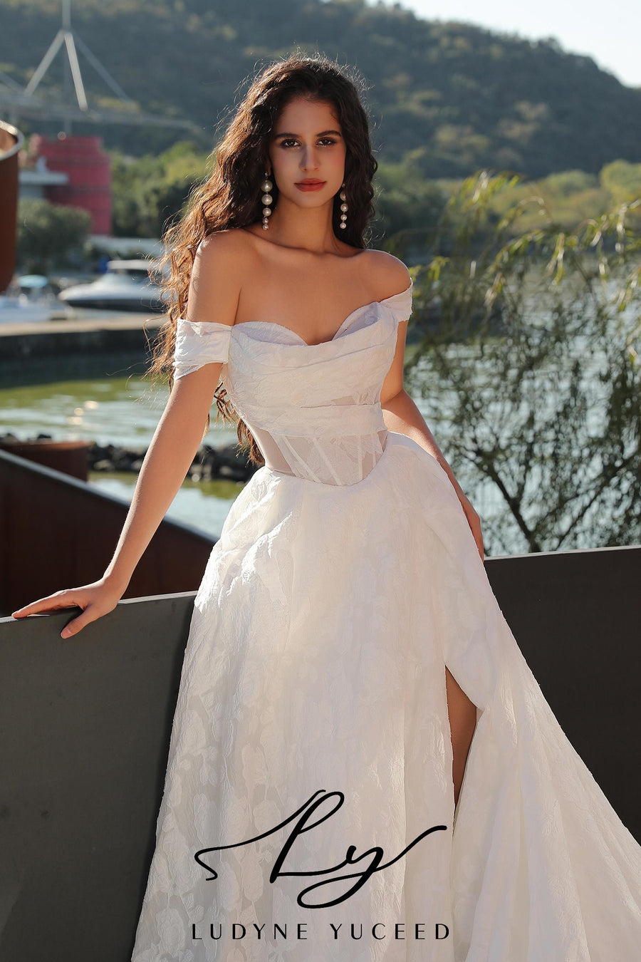 Vestido de novia de organza floral 3D sin tirantes con mangas desmontables