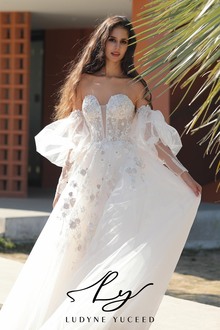 Vestido de novia de organza floral 3D sin tirantes con mangas desmontables