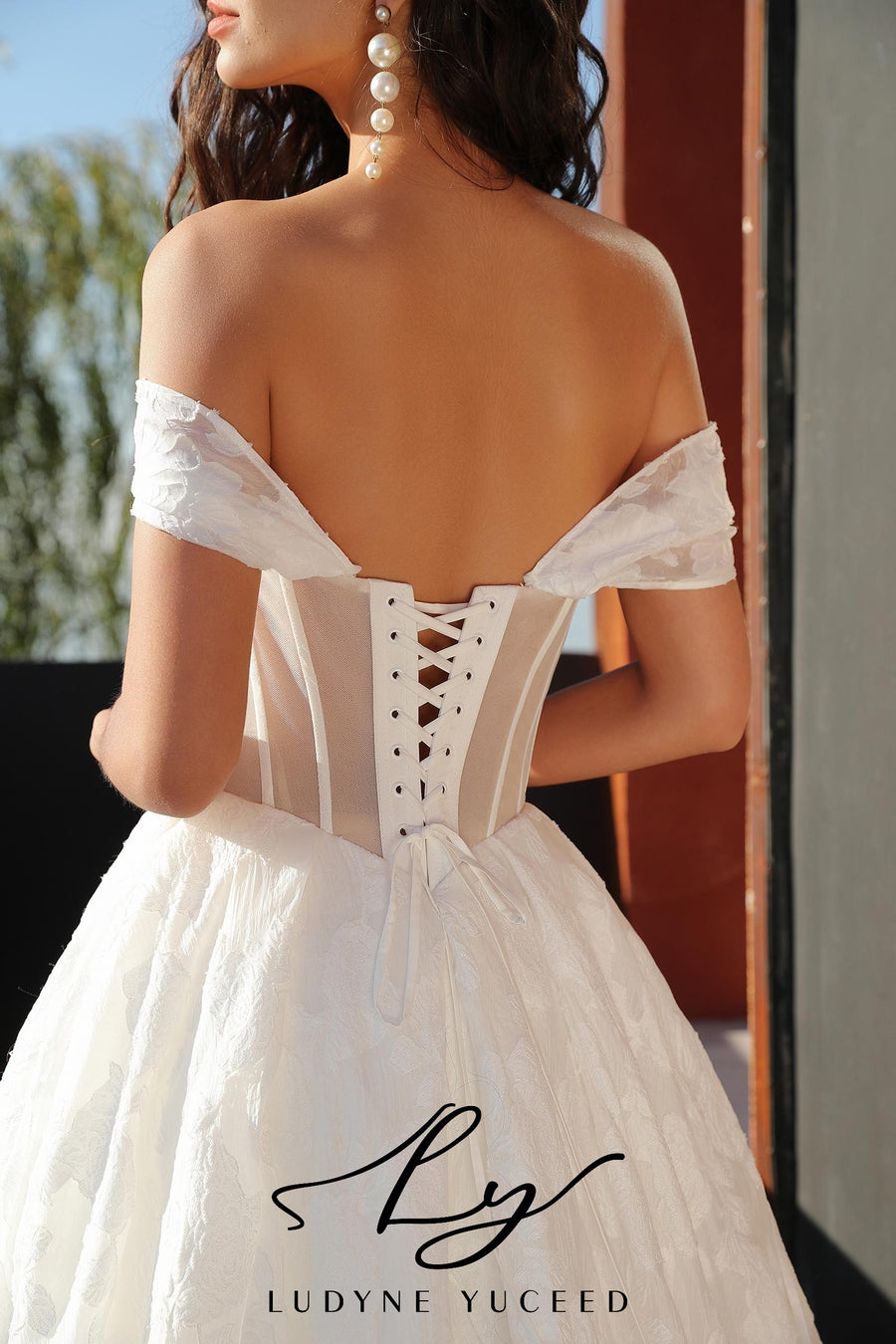 Vestido de novia de organza floral 3D sin tirantes con mangas desmontables