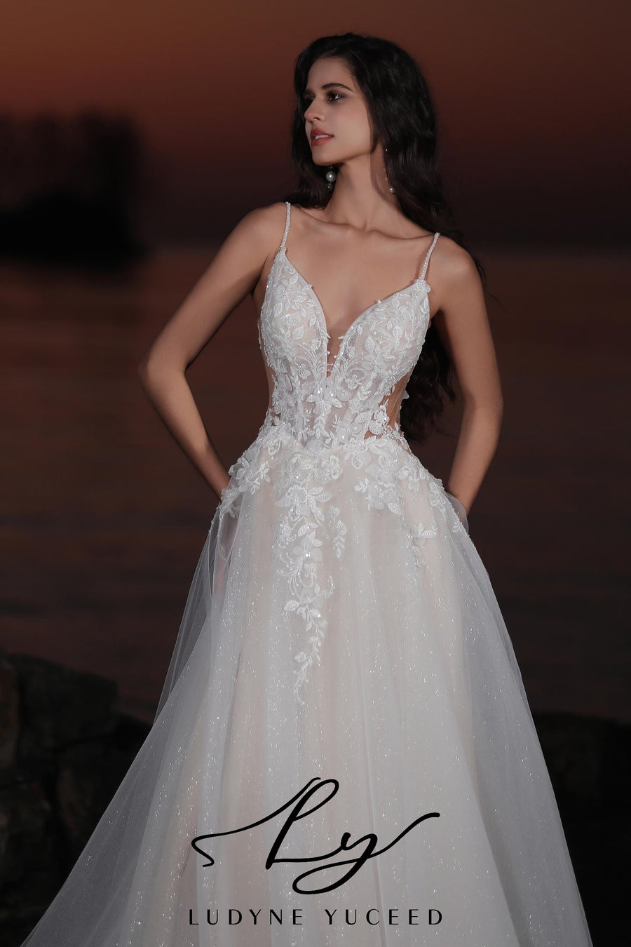 Vestido de novia de organza floral 3D sin tirantes con mangas desmontables