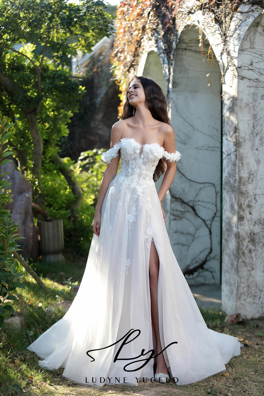Vestido de novia de organza floral 3D sin tirantes con mangas desmontables