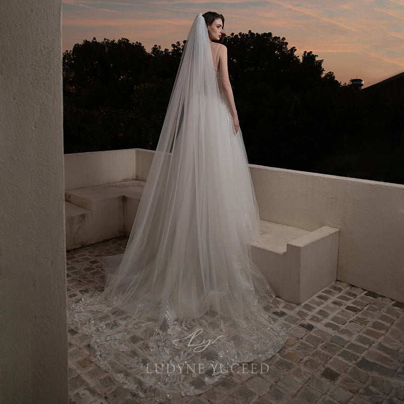 Elegant Sparkling Lace Bridal Veil With Flowers