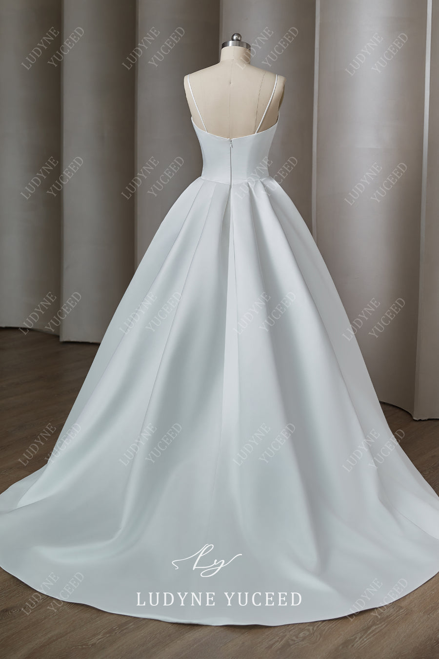 Square Neck Sleeveless BallGown Long Train Wedding Dress