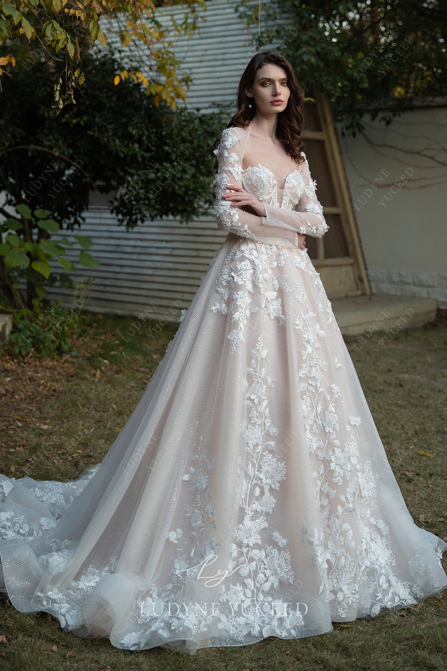 Plunging Sweetheart Floral Detachable Long Sleeves Wedding Dress Wholesale Ludyne Yuceed Plunging Sweetheart Floral Detachable Long Sleeves Wedding Dress Wholesale Ludyne Yuceed