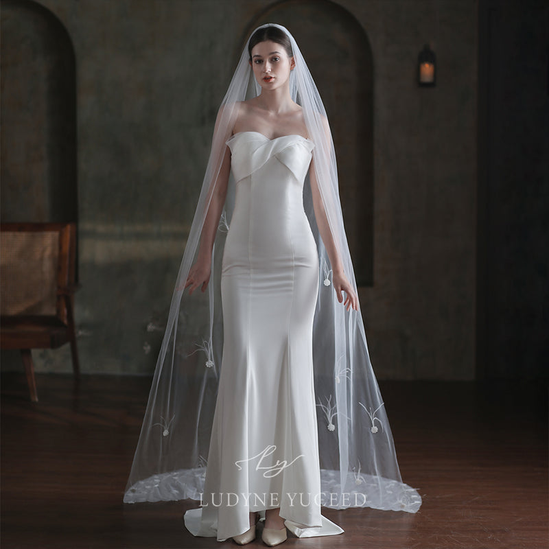 Ethereal Long Bridal Veil with White Feathers and Lace Train