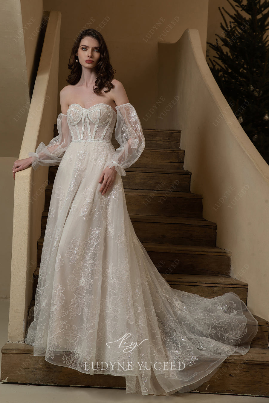 Enchanting A-Line Sweetheart Detachable Sleeves Wedding Dress