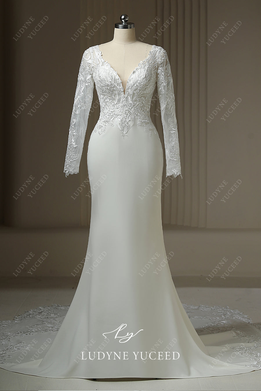 V-Neck Long Sleeve Sheath Appliqué Chapel Train Wedding Dress