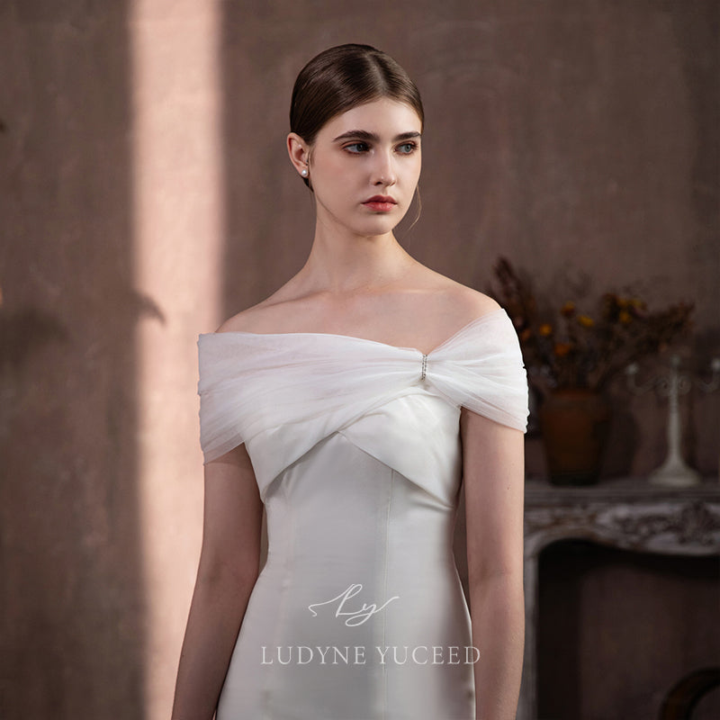 Simple Off-the-shoulder Tulle Bridal Cape