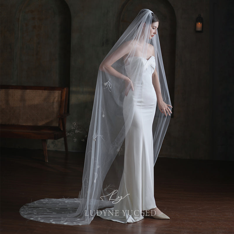 Ethereal Long Bridal Veil with White Feathers and Lace Train