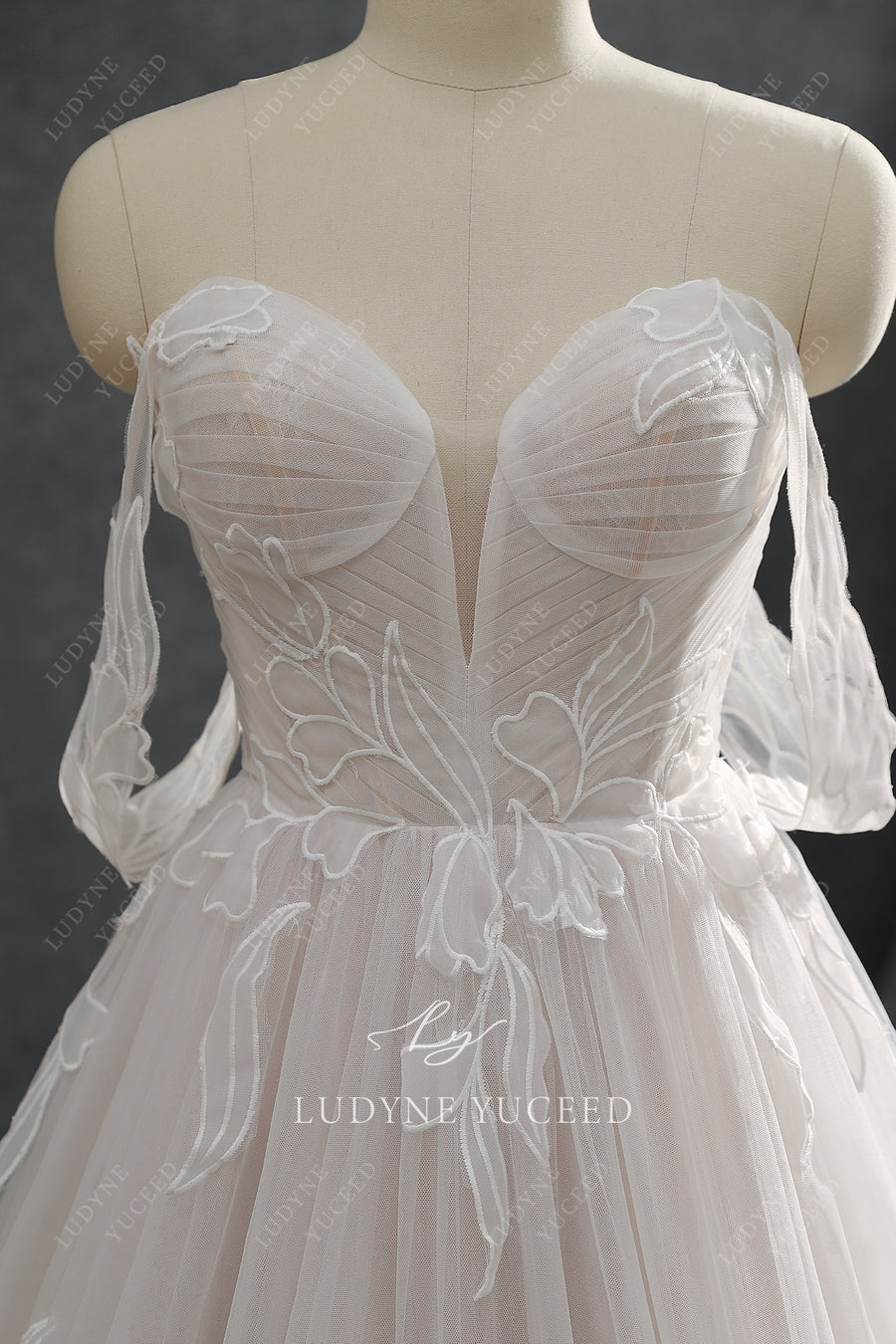 Romantic Tulle Floral Lace A-line Wedding Dress