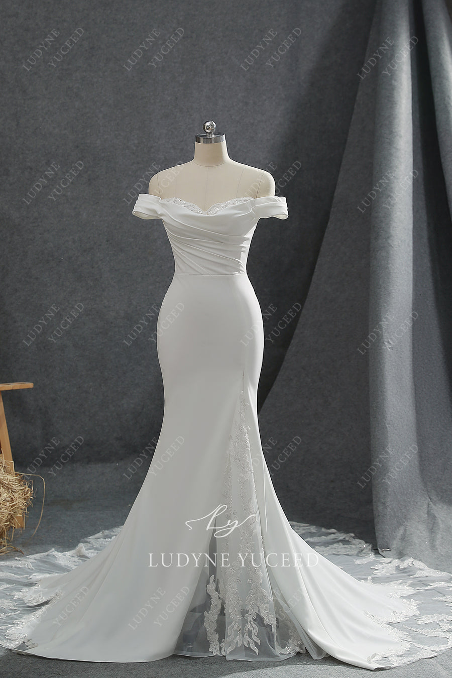 Crepe Fit And Flare Embellished Sweetheart Wedding Dress Wholesale Ludyne Yuceed Crepe Fit And Flare Embellished Sweetheart Wedding Dress Wholesale Ludyne Yuceed