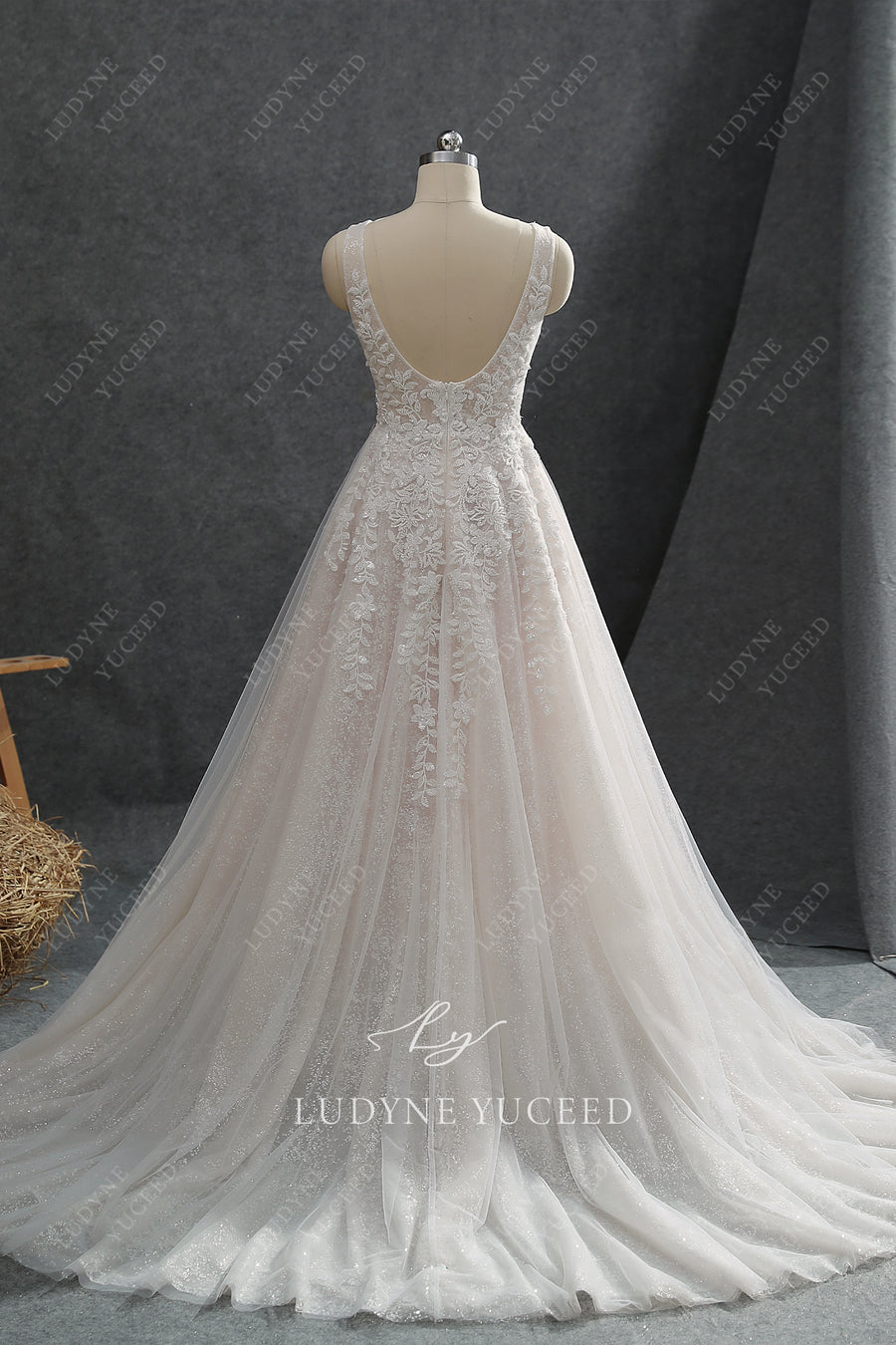 Luxurious Floral Lace A-line Illusion Neck Wedding Dress