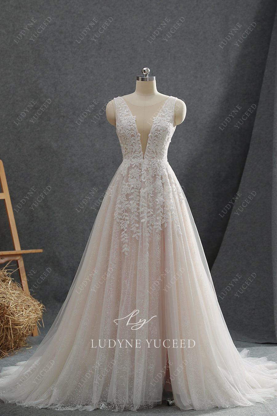 Luxurious Floral Lace A-line Illusion Neck Wedding Dress