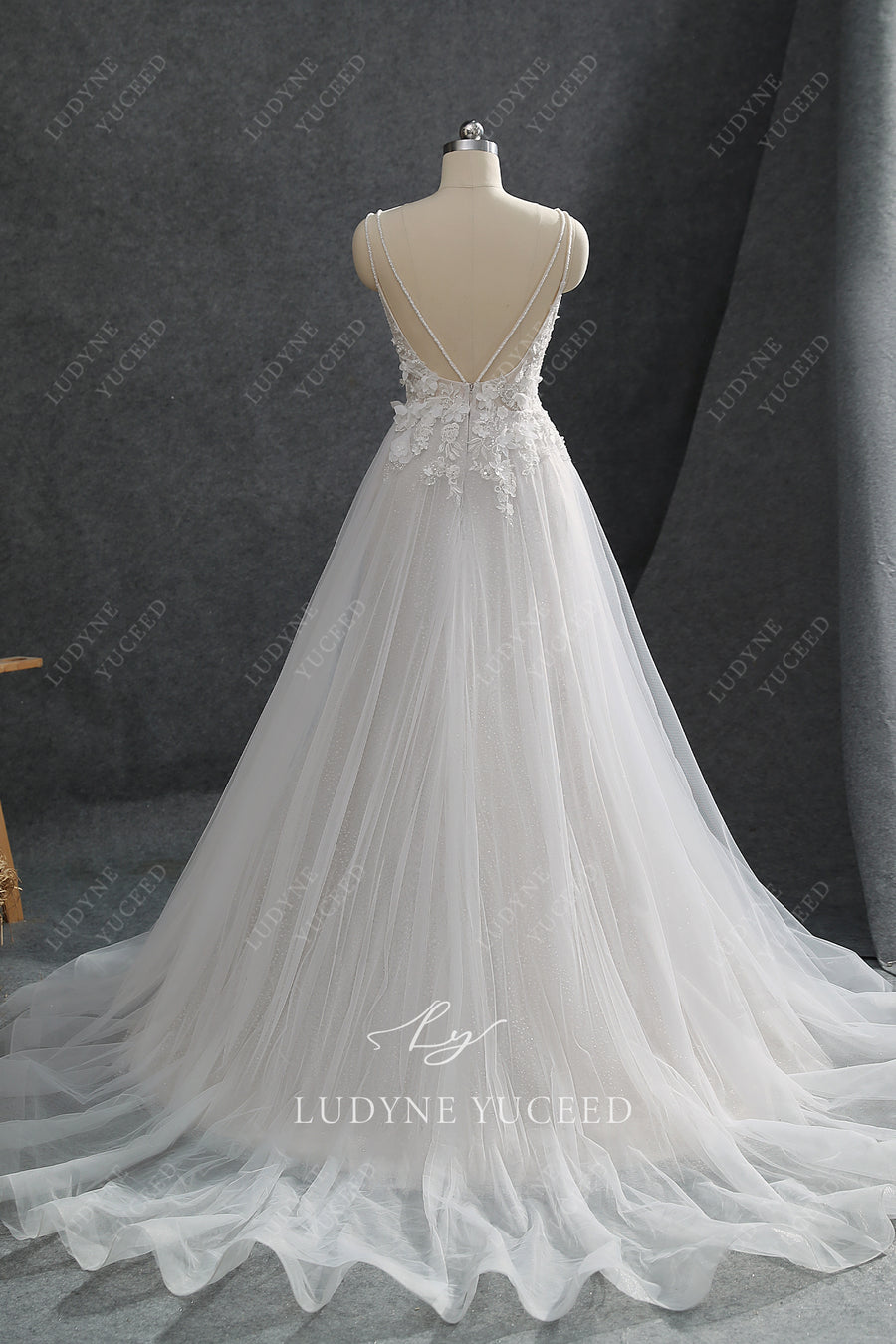 In Stock|V-Neckline Floral Details Wedding Dress