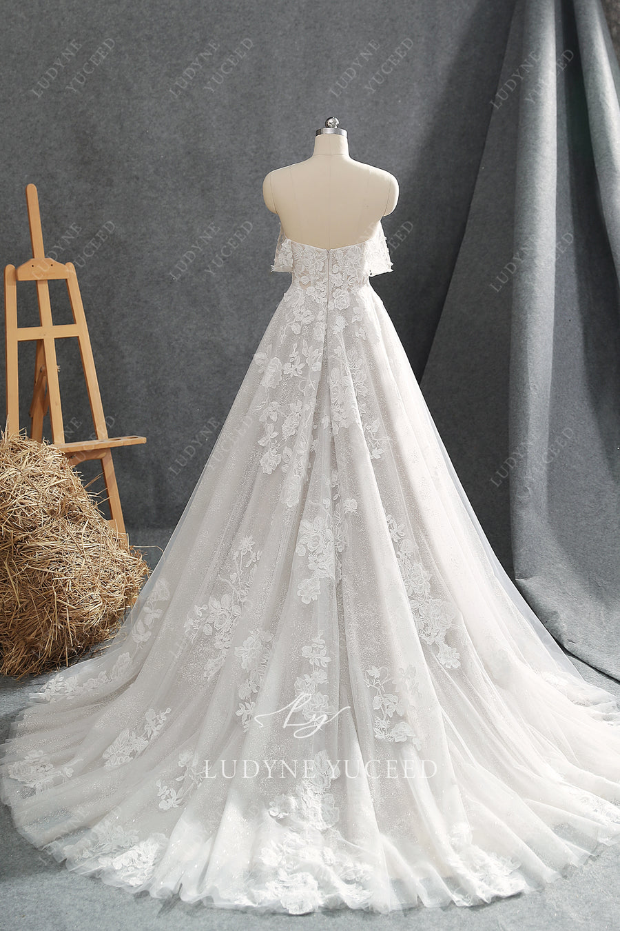 Enchanting Off The Shoulder A-Line Lace Tulle Wedding Dress