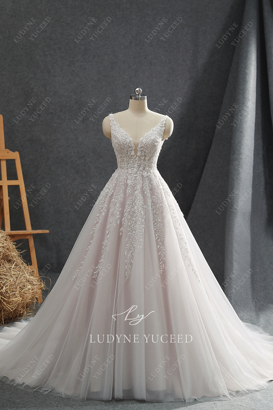 Classic Ballgown V Neck Detachable Long Sleeves Wedding Dress