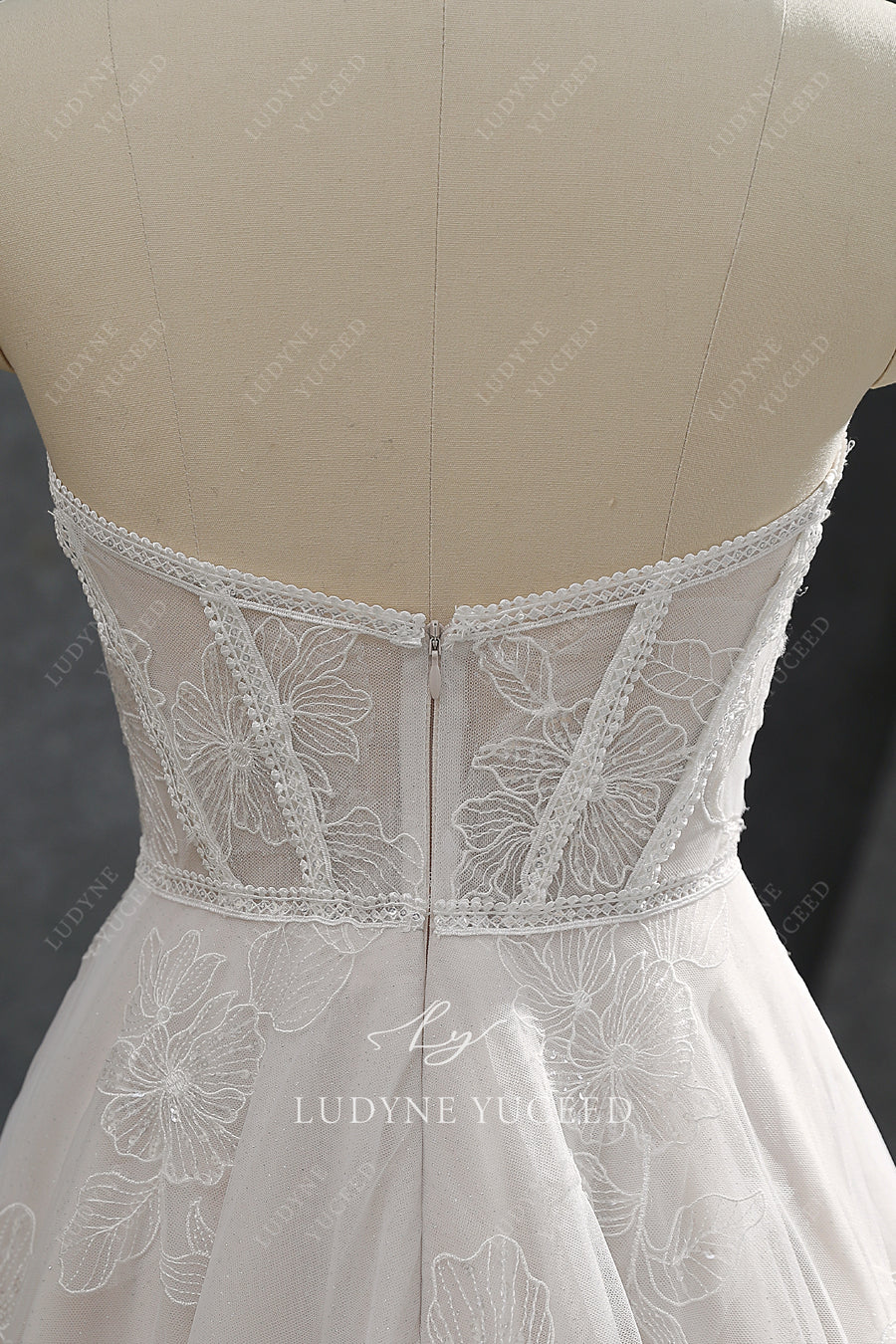 Enchanting A-Line Sweetheart Detachable Sleeves Wedding Dress