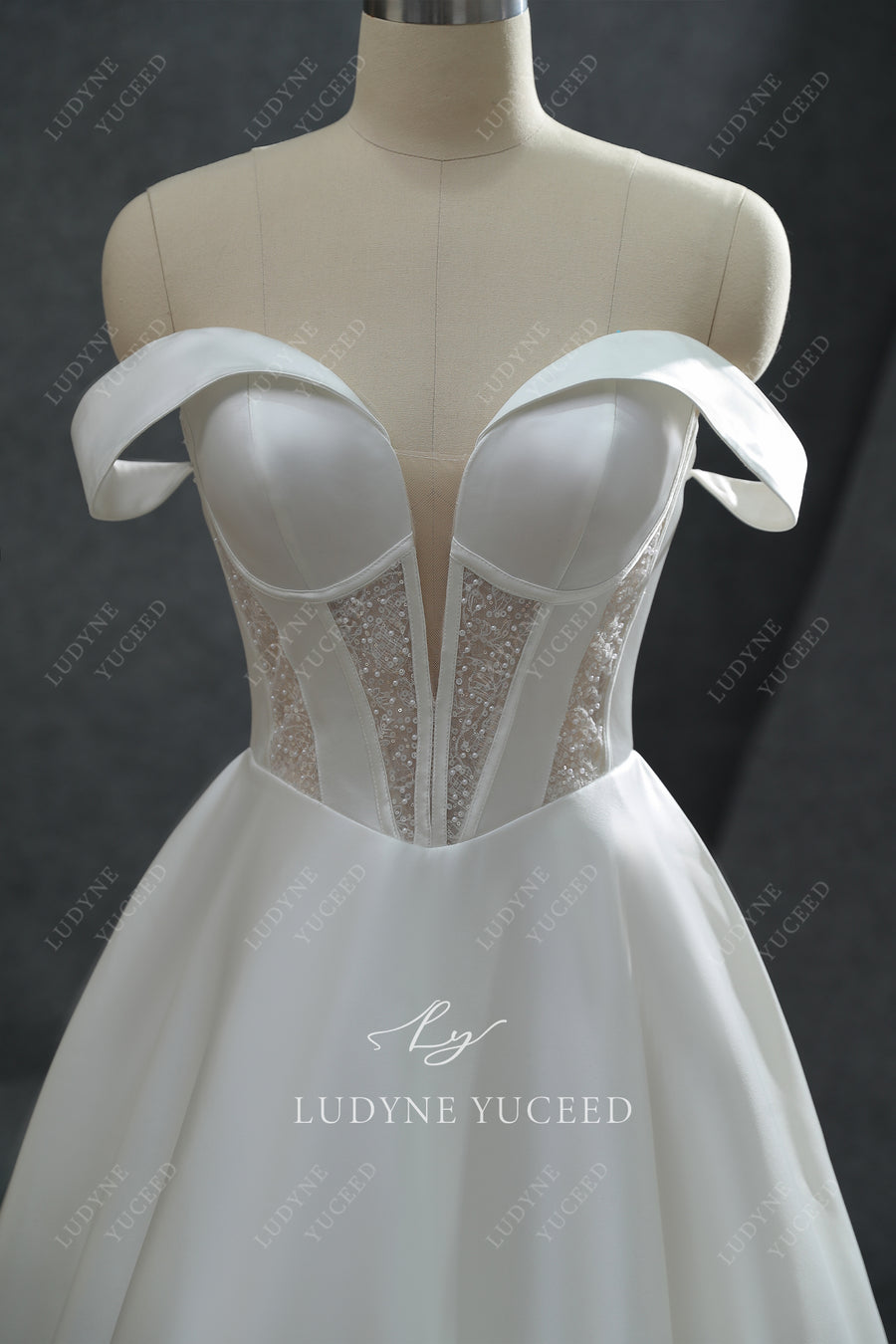 In Stock|Modern Off-the-shoulder Satin Wedding Dress with Pockets