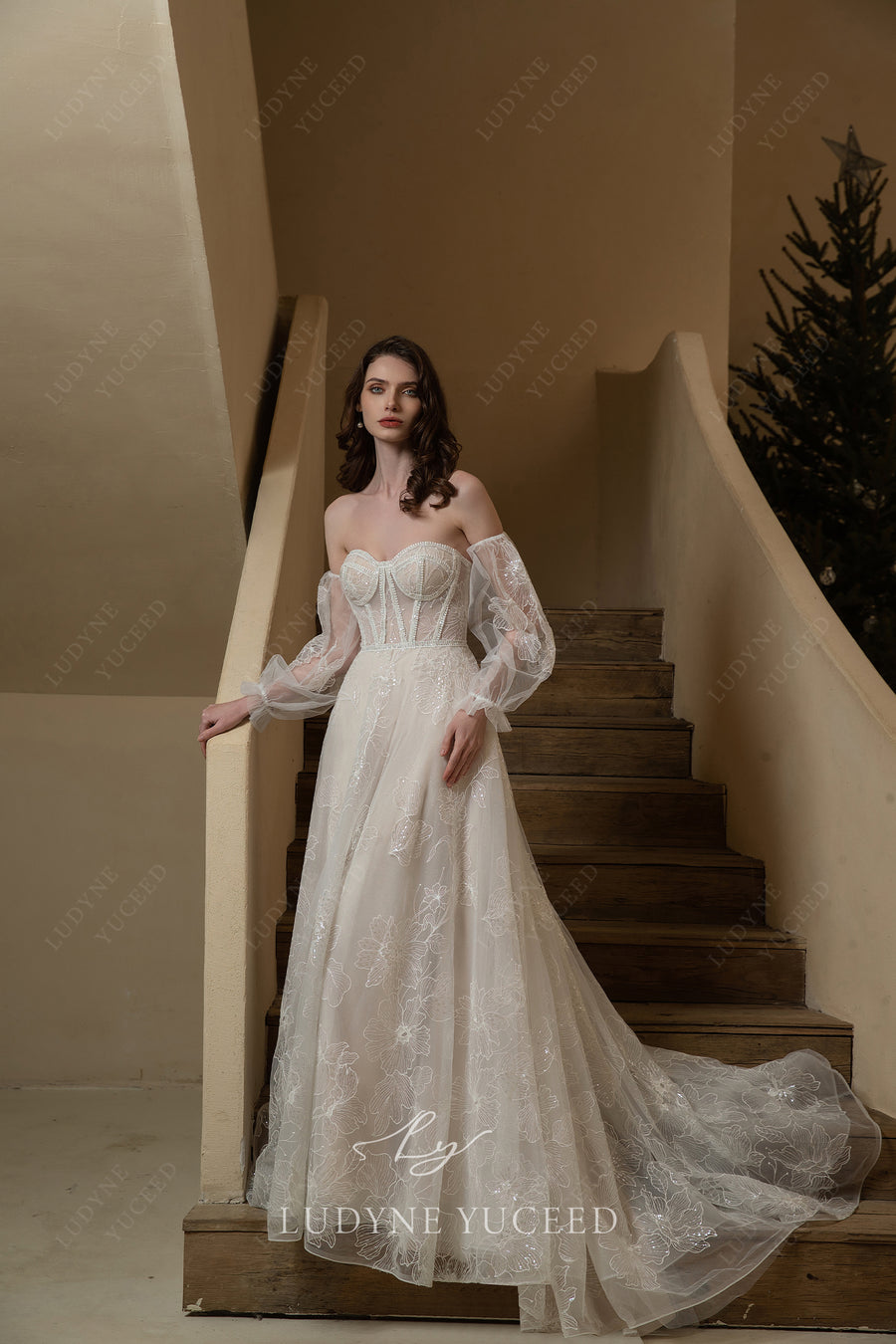 Enchanting A-Line Sweetheart Detachable Sleeves Wedding Dress